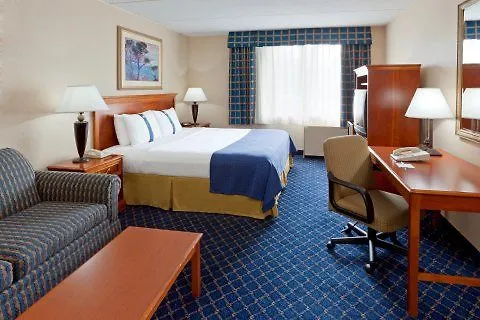 Clarion Hotel & Conference Center Ronkonkoma 3*,