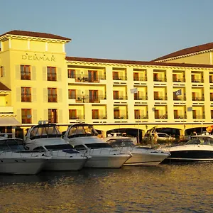Delamar Harbor Hotel